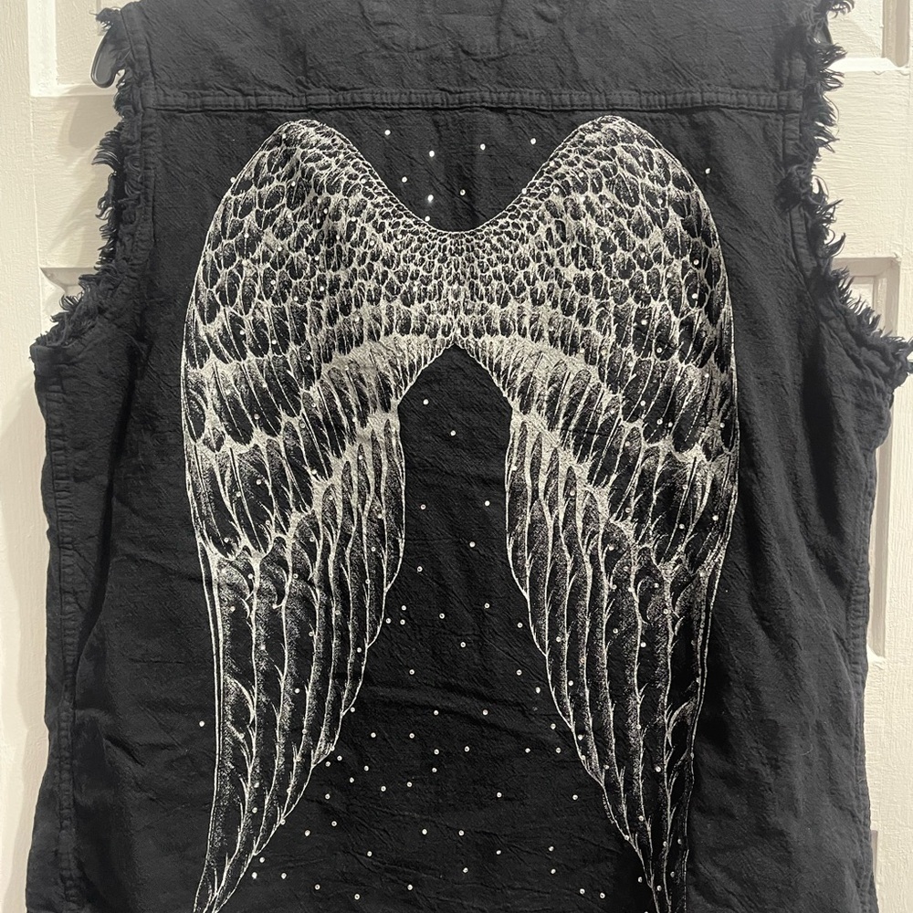 Women’s Black Sleeveless Vest